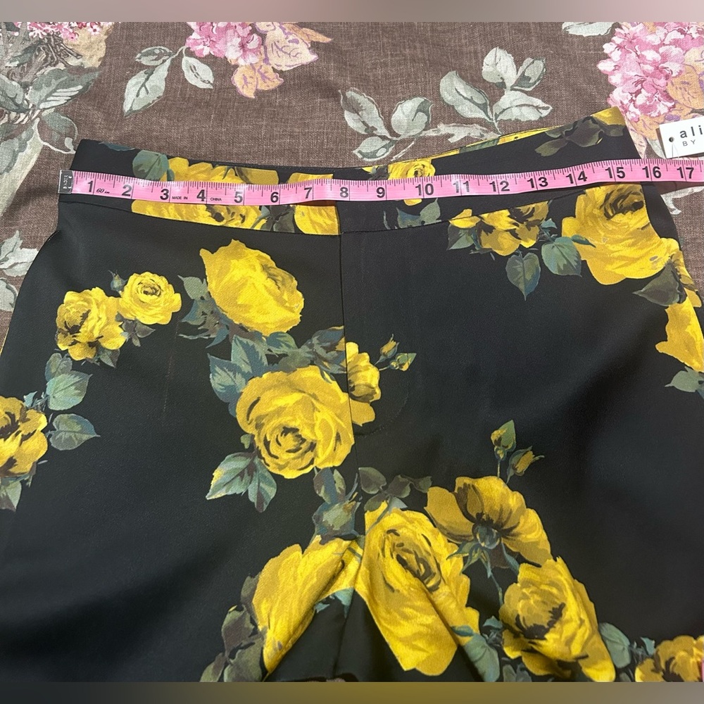 Alice + Olivia Livi Printed Floral Pants - Picture 8 of 8